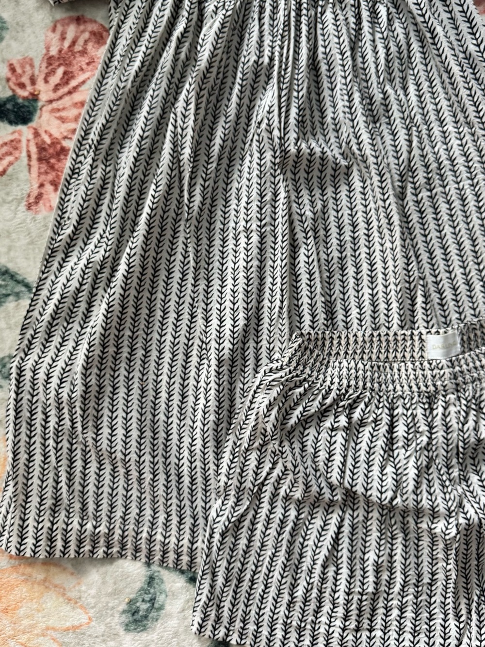 Darling Loungewear Black & White Leaf-Print Sweet Short Set - Picture 2 of 4